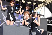 PassCodeによるライブの様子。