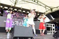 ゆるめるモ！によるライブの様子。