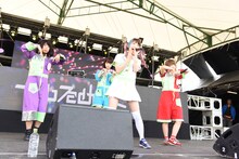 ゆるめるモ！によるライブの様子。