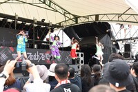 ゆるめるモ！によるライブの様子。