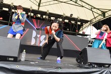 BiSによるライブの様子。