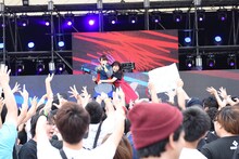 BiSによるライブの様子。