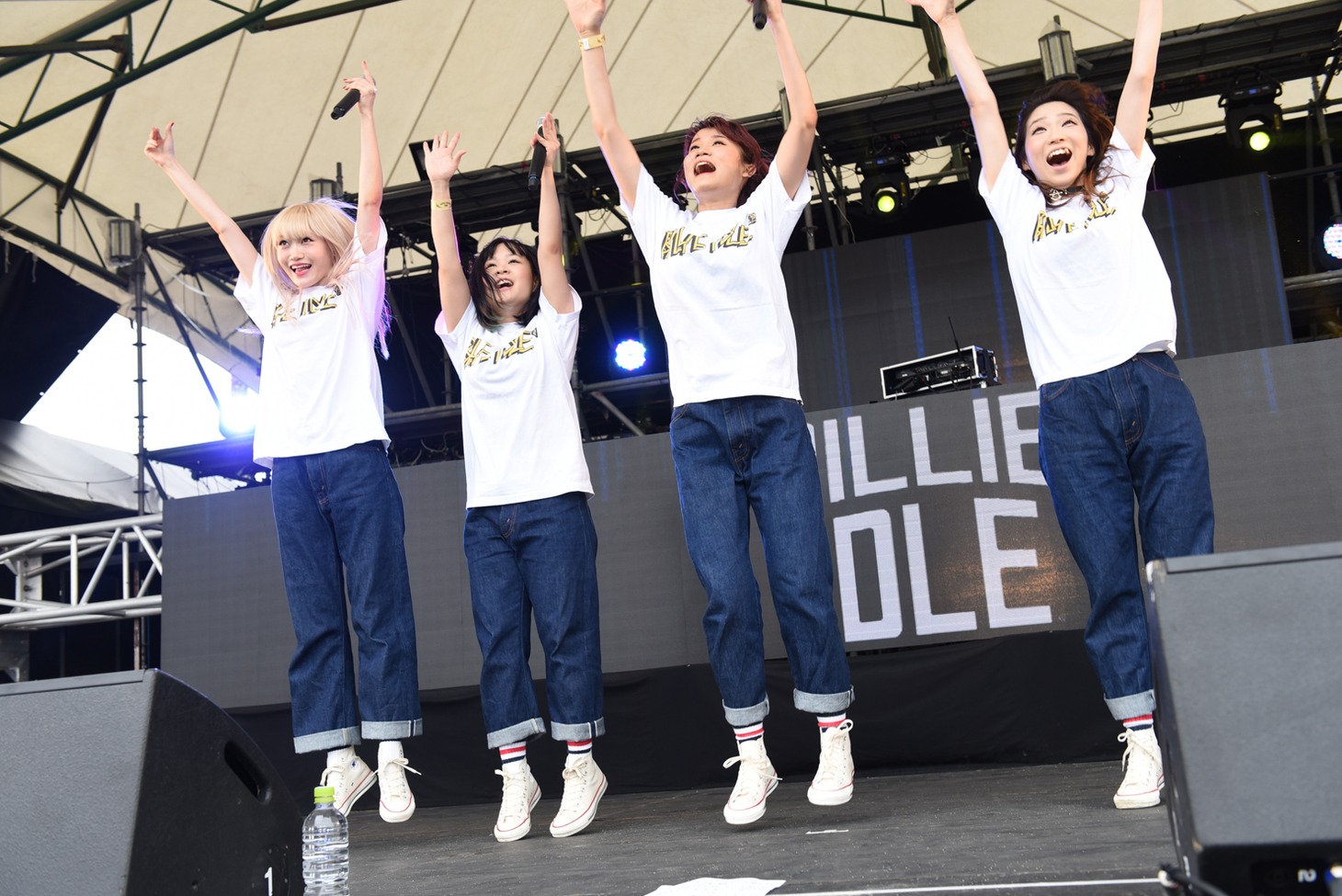 BILLIE IDLEによるライブの様子。