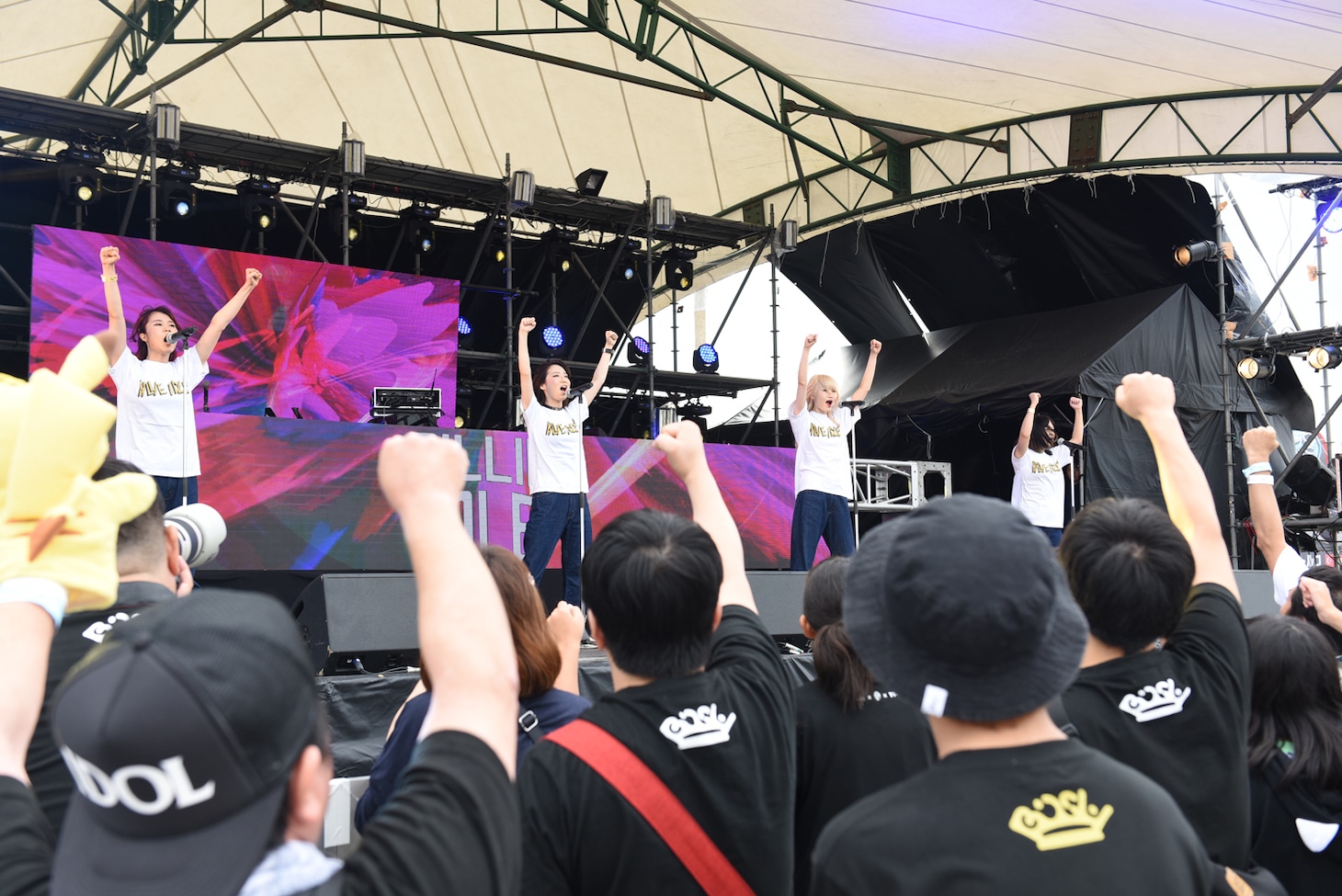 BILLIE IDLEによるライブの様子。