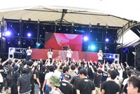 BILLIE IDLEによるライブの様子。