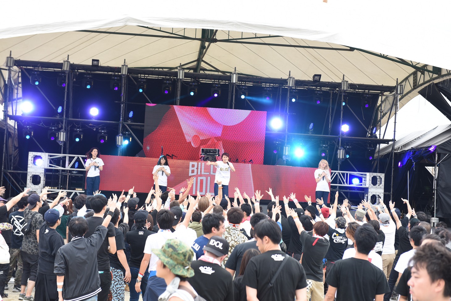 BILLIE IDLEによるライブの様子。