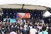 BiSHによるライブの様子。