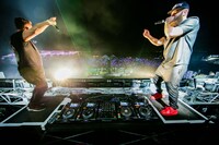 SHOWTEKによるライブの様子。（写真提供：トライハードエンターテイメントジャパン）