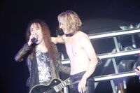 X JAPANのPATA（G）とYOSHIKI（Dr, Piano）。