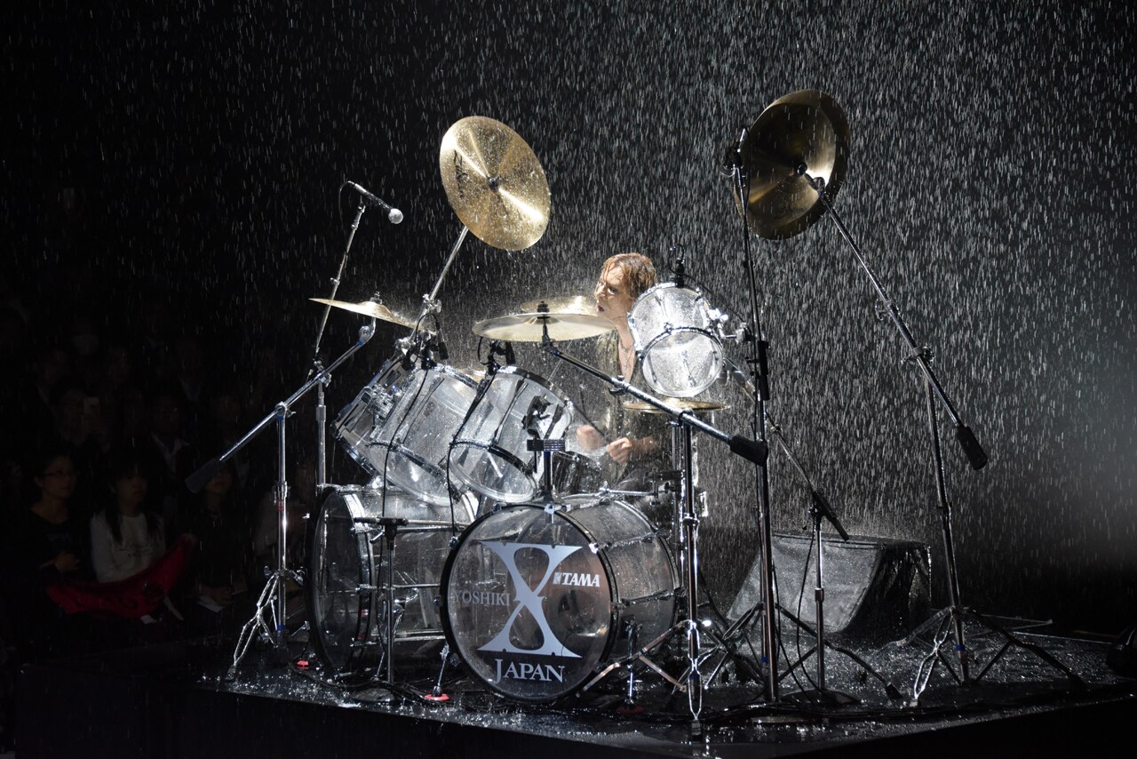 YOSHIKI着物ショー、豪雨の中で気迫のドラミング「あんなに降ると思わなかった」