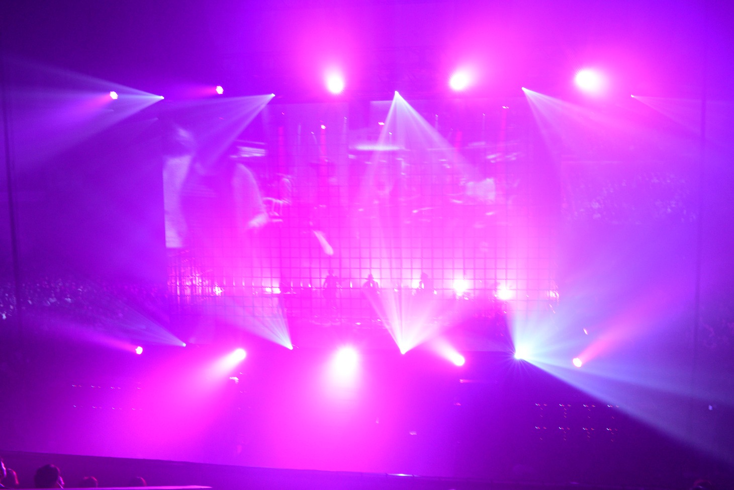 「amazarashi LIVE 360°『虚無病』」の様子。（写真提供：ソニー・ミュージックアソシエイテッドレコーズ）