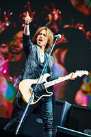 SUGIZO（G, Violin / LUNA SEA）