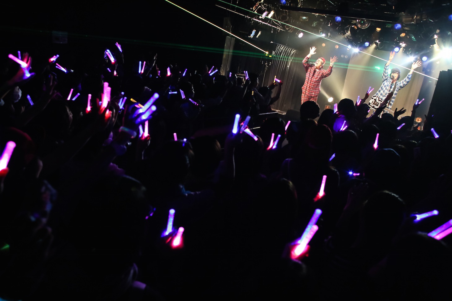 ONIGAWARA「1stインスタントカメラ・シングル『シャッターチャンス’93』リリース記念 ワンマンGIG＆インスタントカメラ撮影会」東京・渋谷TAKE OFF 7公演の様子。（Photo by nishinaga "saicho" isao）