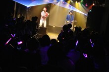 ONIGAWARA「1stインスタントカメラ・シングル『シャッターチャンス’93』リリース記念 ワンマンGIG＆インスタントカメラ撮影会」東京・渋谷TAKE OFF 7公演の様子。（Photo by nishinaga "saicho" isao）