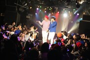 ONIGAWARA「1stインスタントカメラ・シングル『シャッターチャンス’93』リリース記念 ワンマンGIG＆インスタントカメラ撮影会」東京・渋谷TAKE OFF 7公演の様子。（Photo by nishinaga "saicho" isao）