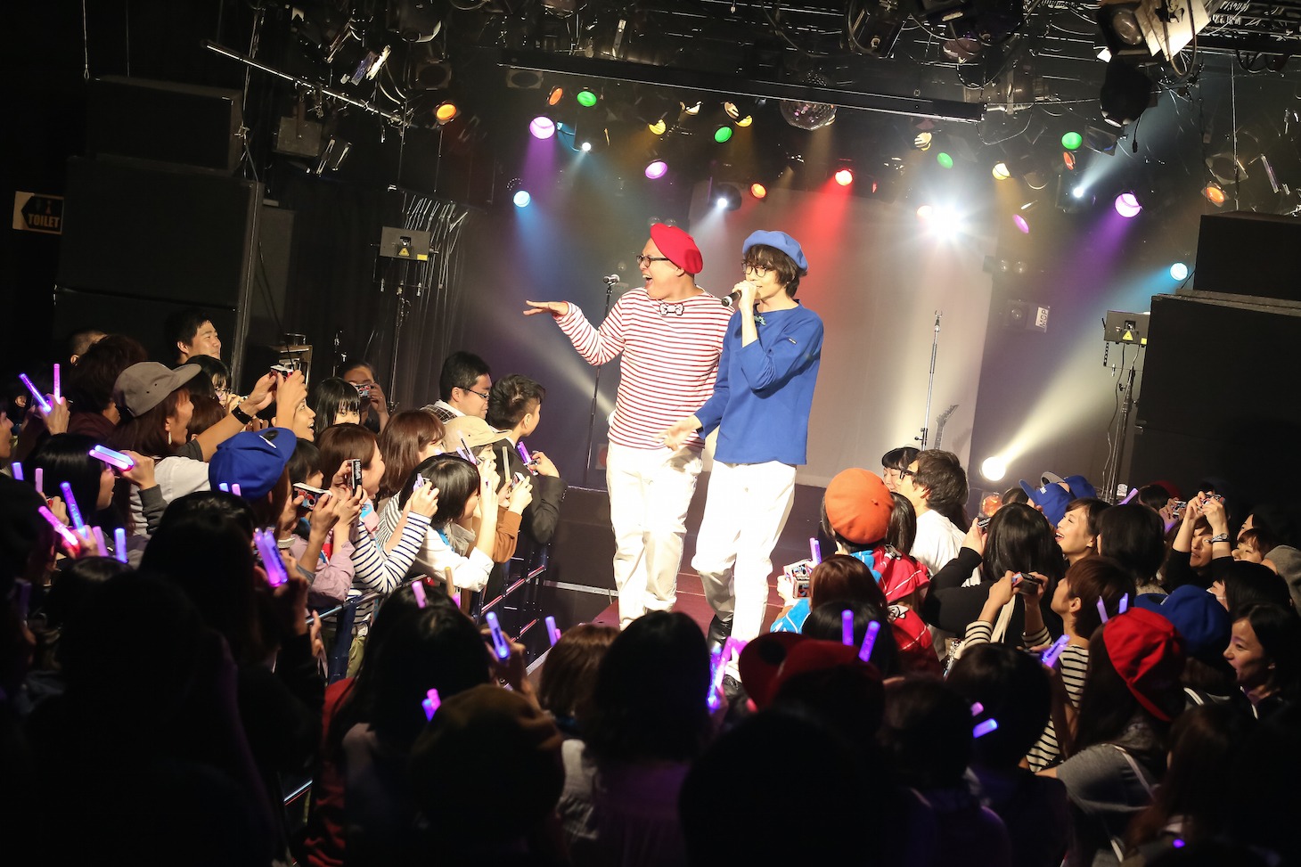 ONIGAWARA「1stインスタントカメラ・シングル『シャッターチャンス’93』リリース記念 ワンマンGIG＆インスタントカメラ撮影会」東京・渋谷TAKE OFF 7公演の様子。（Photo by nishinaga "saicho" isao）