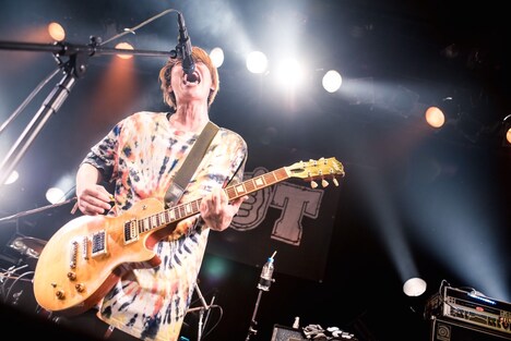 織田(Vo, G)(撮影:ヤオタケシ)