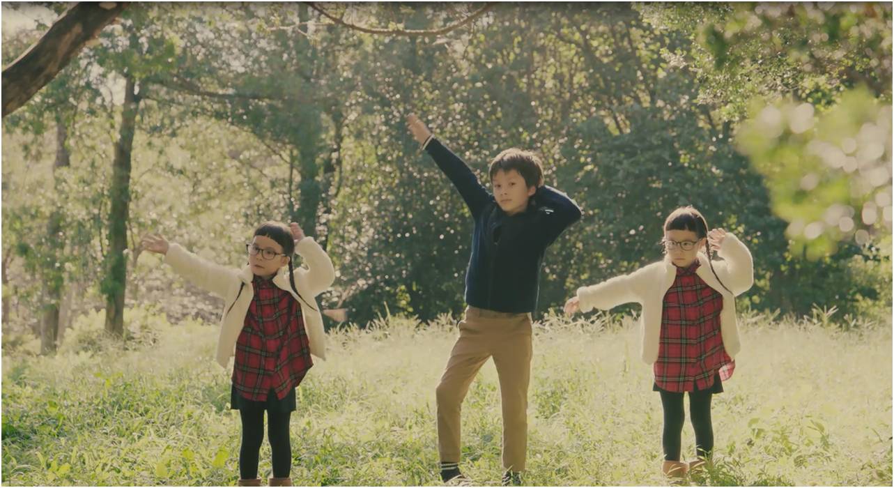 ユニクロWeb CM「ユニクロのフリース / 外を自由に楽しもう」のワンシーン。