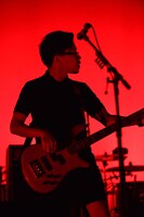 前田恭介（B）（Photo by Rui Hashimoto[SOUND SHOOTER]）