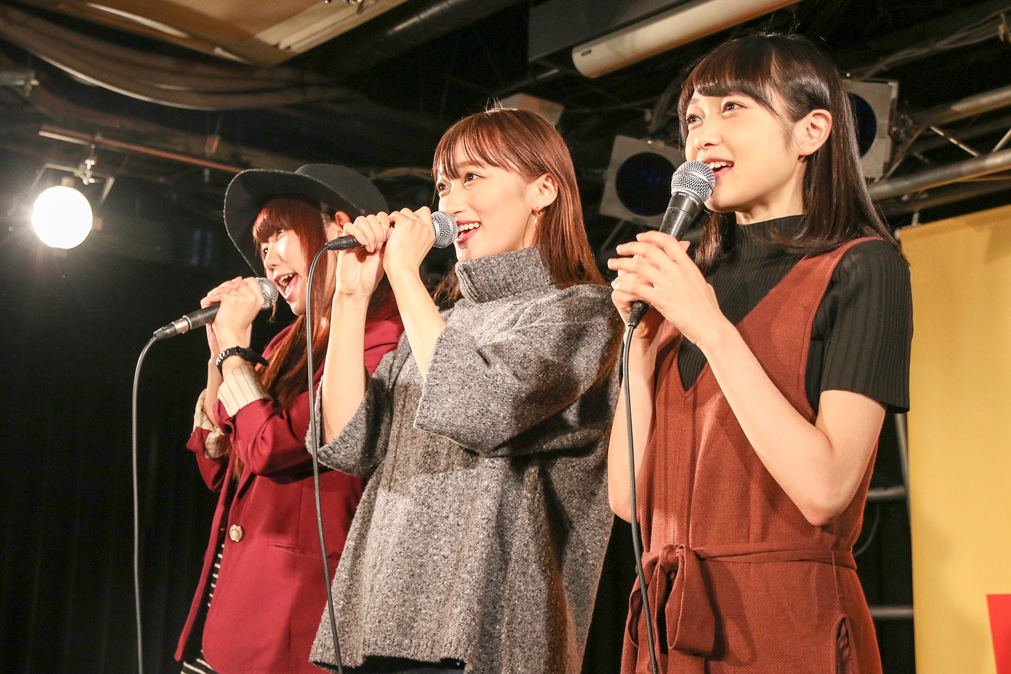i☆Ris改め“アイ”（左から山北早紀、茜屋日海夏、久保田未夢）。