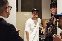 ISSUGIと野田洋次郎。（Photo by Masato Kawamura）