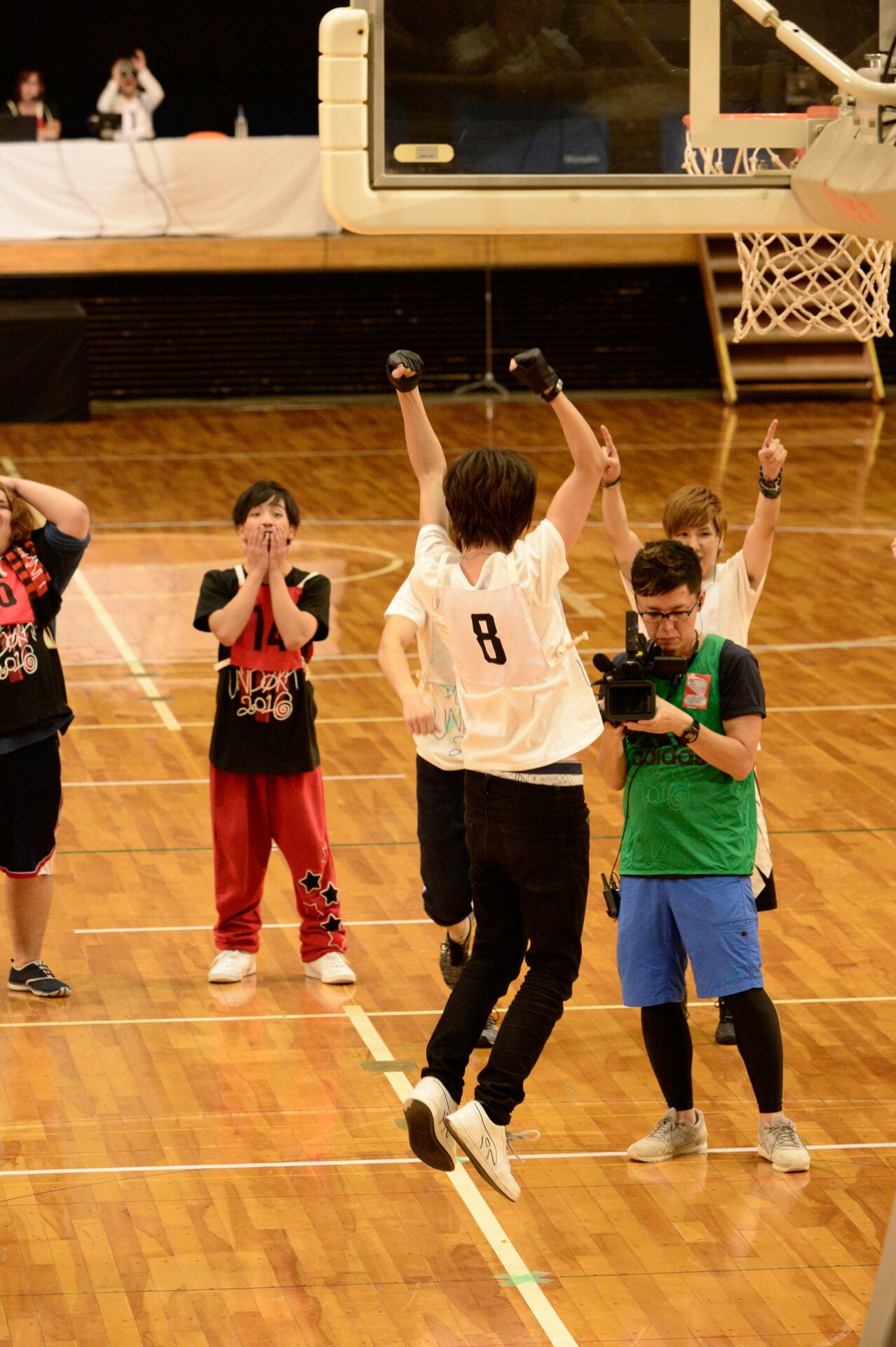 赤飯率いる赤組が連覇！歌い手たちが綱引き、クイズ、リレーで真剣勝負