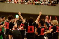 人気画像9位は「赤飯率いる赤組が連覇！歌い手たちが綱引き、クイズ、リレーで真剣勝負」より、「EXIT TUNES ACADEMY UNDOKAI 2016 ～秋の大運動会～」の様子。（撮影：小松陽祐[ODD JOB]）