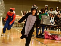 障害物競争の様子。（撮影：小松陽祐[ODD JOB]）