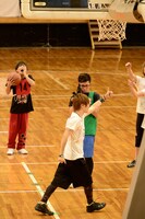 フリースロー対決でゴールを決めたつかさし。（撮影：小松陽祐[ODD JOB]）