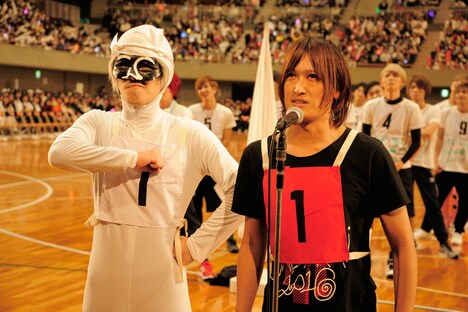 左から＿＿（アンダーバー）、赤飯。（撮影：小松陽祐[ODD JOB]）