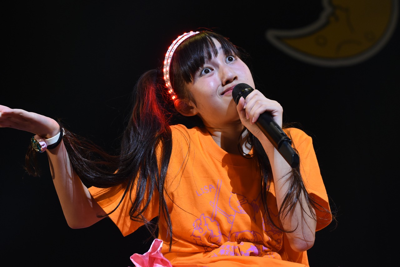 西井万理那