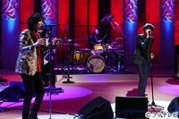 THE YELLOW MONKEYと[Alexandros]のコラボの様子。(c)フジテレビ