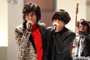 左から吉井和哉（THE YELLOW MONKEY）、川上洋平（[Alexandros]）。(c)フジテレビ