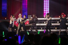 超特急とオリエンタルラジオのコラボの様子。（撮影：米山三郎 / 西村廣起）