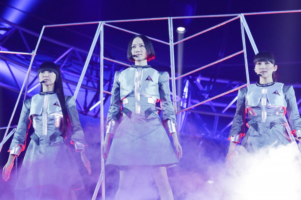 Perfume「6th Tour 2016『COSMIC EXPLORER』Dome Edition」初日公演の様子。（撮影：森好弘）