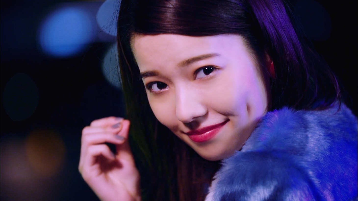 AKB48「ハイテンション」ミュージックビデオのワンシーン。(c)AKS