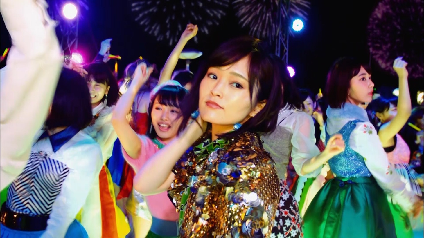 AKB48「ハイテンション」ミュージックビデオのワンシーン。(c)AKS