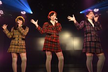 左から神岡実希、星里奈、我妻桃実。