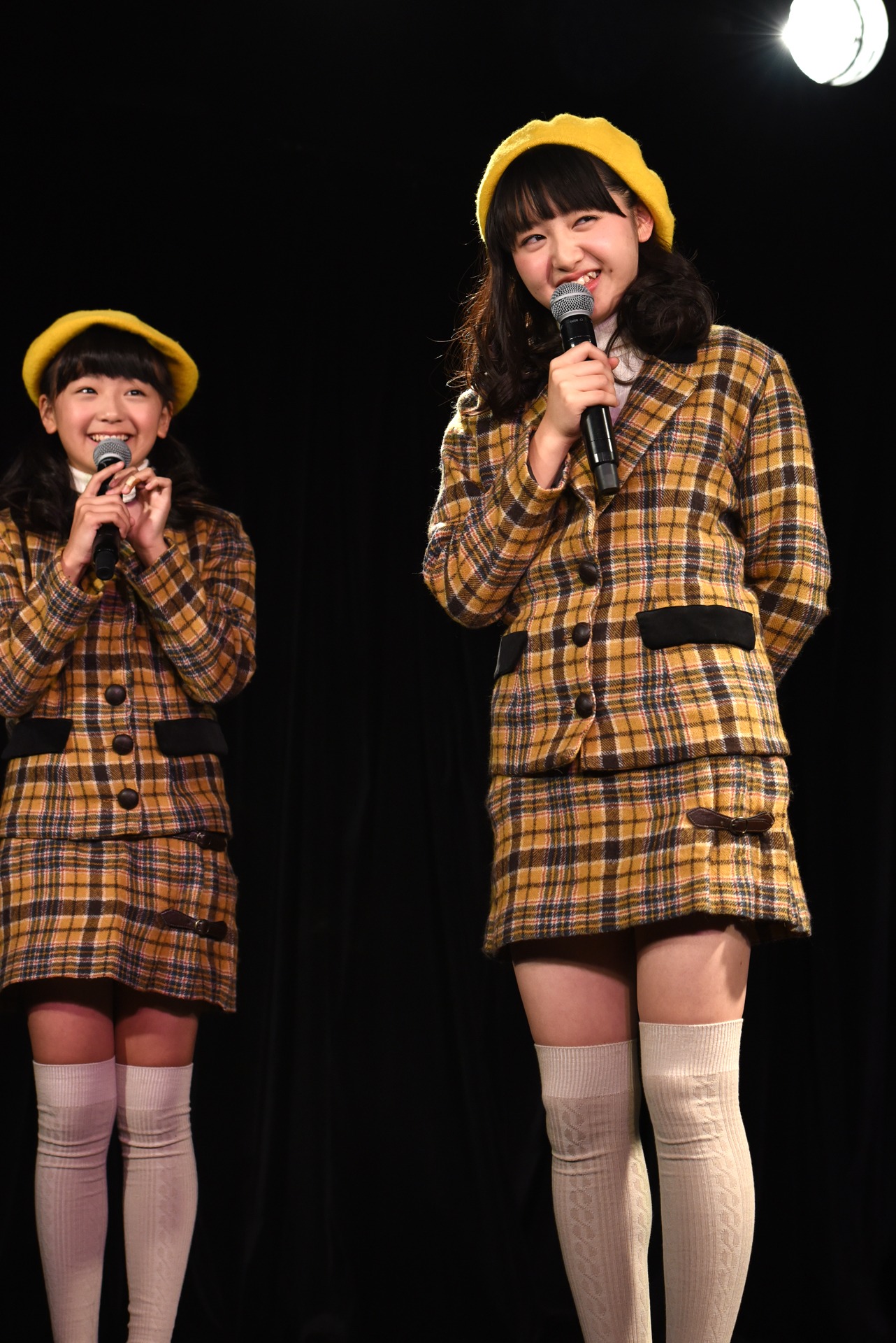 左から井上姫月、鉄戸美桜。