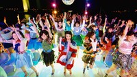 AKB48「ハイテンション」ミュージックビデオのワンシーン。(c)AKS