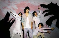 アンテナ。写真中央が渡辺諒（G, Vo）。