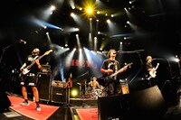 Rhythmic Toy World「『HEY!』の『HEY!』による『HEY!』の為のツアー～ツアーファイナルワンマン～」の様子。（Photo by MASANORI FUJIKAWA）