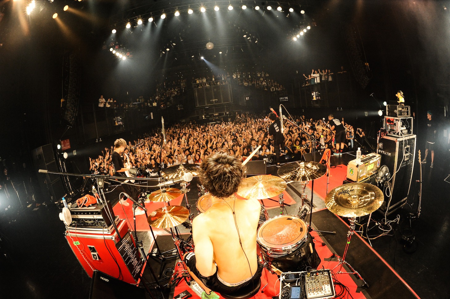 Rhythmic Toy World「『HEY!』の『HEY!』による『HEY!』の為のツアー～ツアーファイナルワンマン～」の様子。（Photo by MASANORI FUJIKAWA）