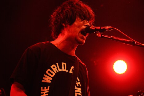内田直孝（Vo, G）（Photo by MASANORI FUJIKAWA）