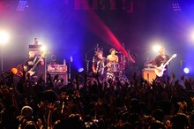 Rhythmic Toy World「『HEY!』の『HEY!』による『HEY!』の為のツアー～ツアーファイナルワンマン～」の様子。（Photo by MASANORI FUJIKAWA）