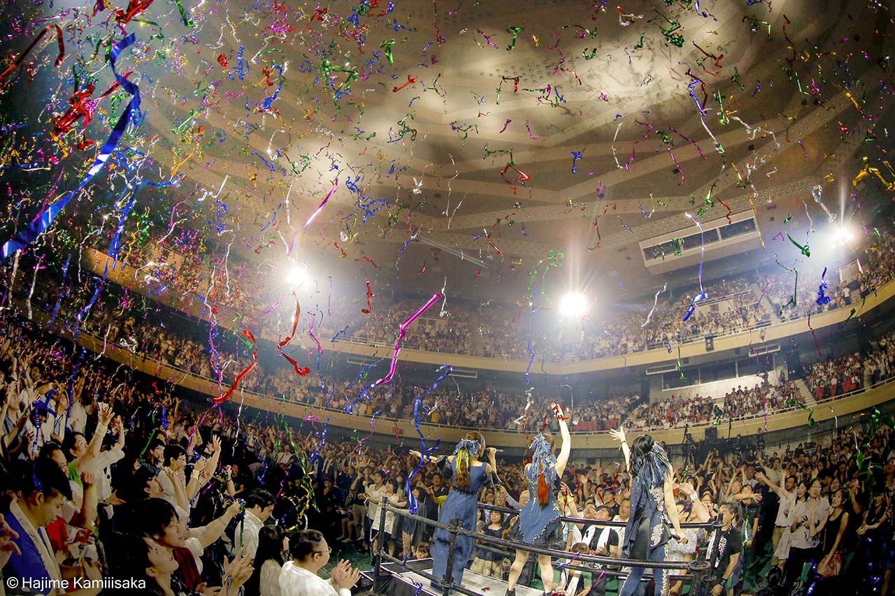 Kalafina「Kalafina Arena LIVE 2016」東京・日本武道館公演の様子。（Photo by Hajime Kamiiisaka）