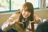 映画「ピーチガール」より、もも役の山本美月。(c)2017「ピーチガール」製作委員会 (c)上田美和 / 講談社
