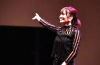 山本彩のミニライブの様子。