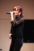 山本彩のミニライブの様子。