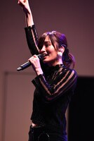 山本彩のミニライブの様子。
